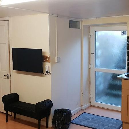 Apartament Private Basement Studio Flat With Modern Features Huddersfield Zewnętrze zdjęcie
