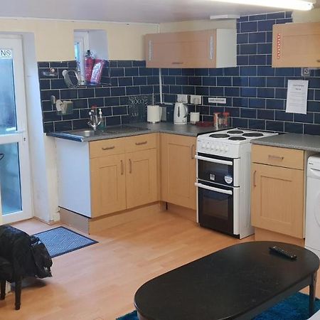Apartament Private Basement Studio Flat With Modern Features Huddersfield Zewnętrze zdjęcie