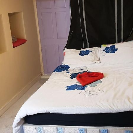 Apartament Private Basement Studio Flat With Modern Features Huddersfield Zewnętrze zdjęcie