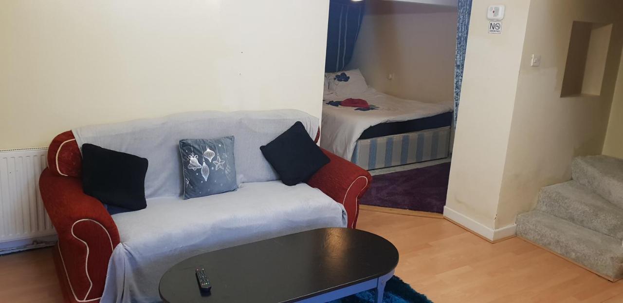 Apartament Private Basement Studio Flat With Modern Features Huddersfield Zewnętrze zdjęcie