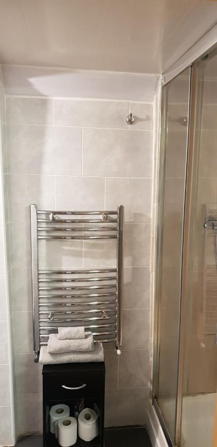 Apartament Private Basement Studio Flat With Modern Features Huddersfield Zewnętrze zdjęcie