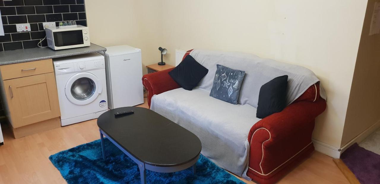 Apartament Private Basement Studio Flat With Modern Features Huddersfield Zewnętrze zdjęcie