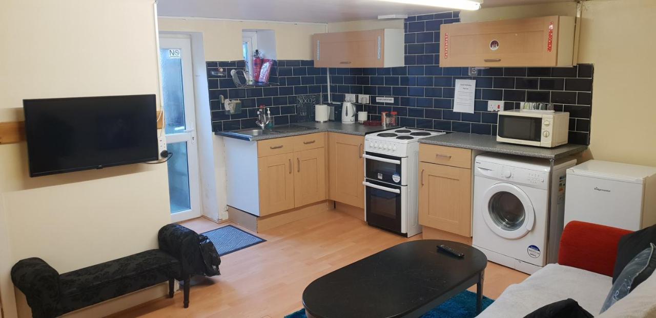 Apartament Private Basement Studio Flat With Modern Features Huddersfield Zewnętrze zdjęcie