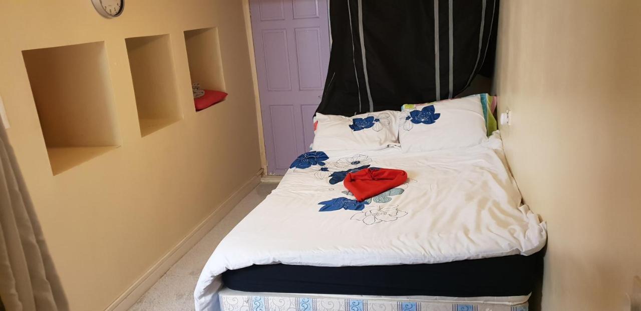 Apartament Private Basement Studio Flat With Modern Features Huddersfield Zewnętrze zdjęcie